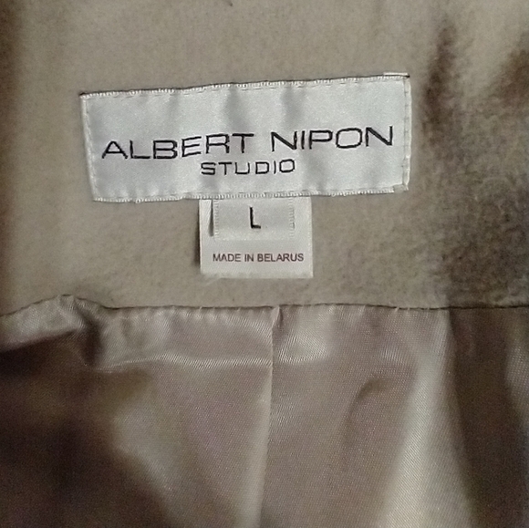 Albert Nipon Studios Elegant Vintage Beige Coat with Faux Fur Trim - Picture 3 of 14